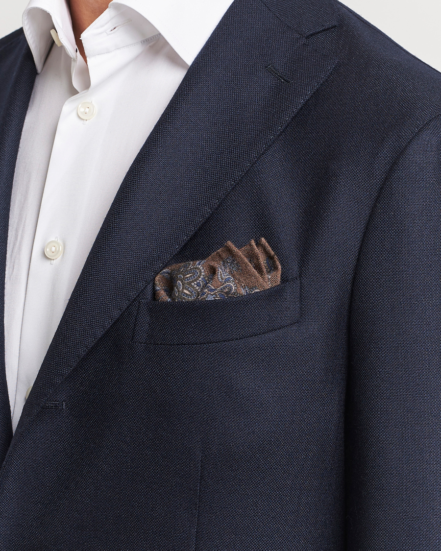 Homme | Amanda Christensen Wool Flannel Large Flower Pocket Square Brown | Amanda Christensen | Wool Flannel Large Flower Pocket Square Brown