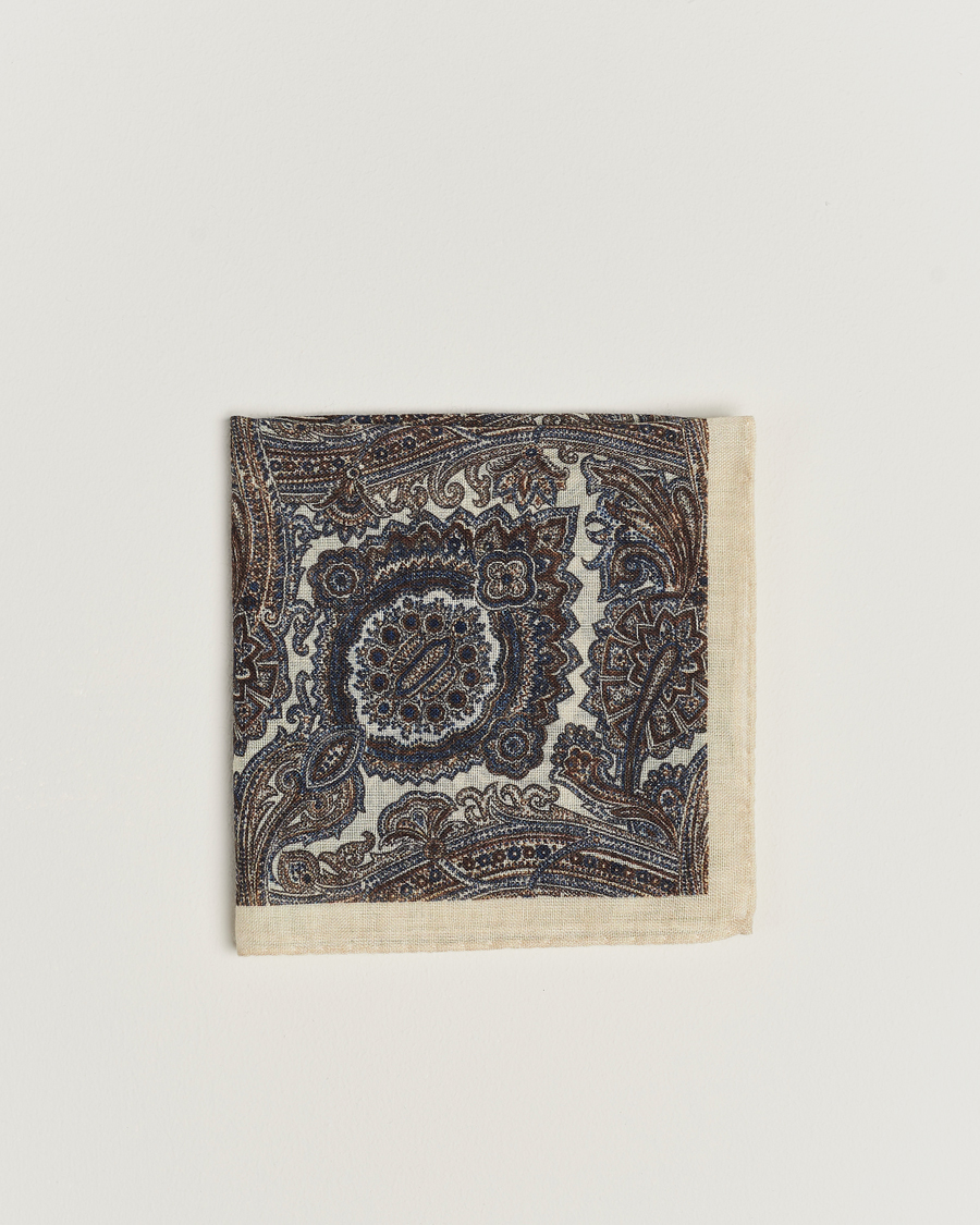 Homme | Amanda Christensen Wool Printed Large Paisley Pocket Square White | Amanda Christensen | Wool Printed Large Paisley Pocket Square White