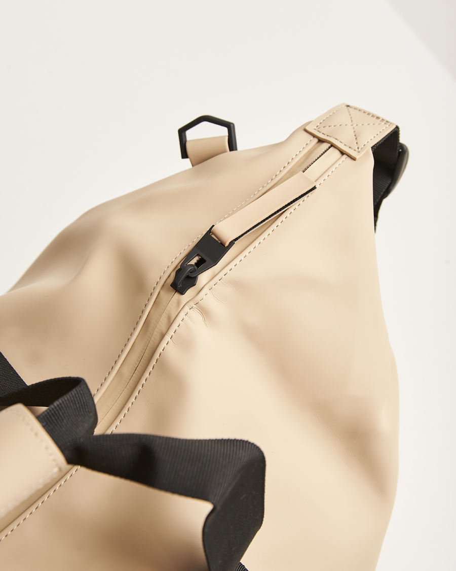 Homme | RAINS Hilo Weekendbag Sand | RAINS | Hilo Weekendbag Sand