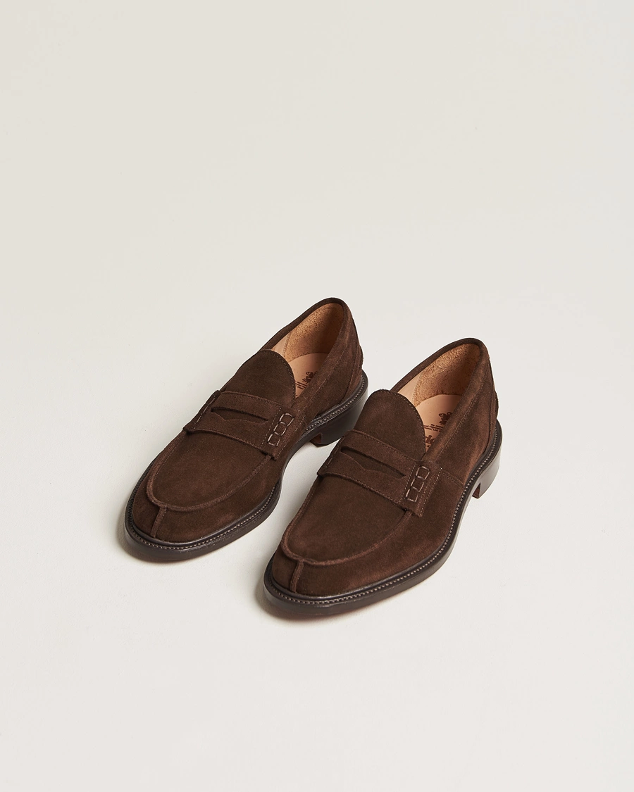 Homme | Handgjorda skor - Skoblockskampanj | Tricker\'s | James Penny Loafers Chocolate Suede