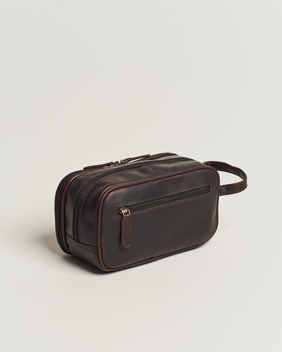 Homme | Sections | Loake 1880 | Dartmouth Leather Washbag Dark Brown