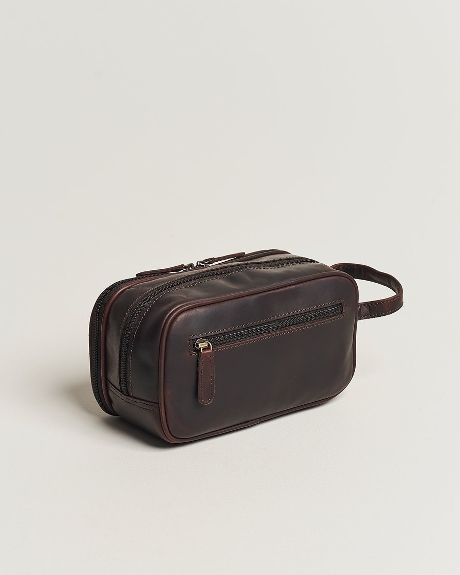 Homme | Loake 1880 Dartmouth Leather Washbag Dark Brown | Loake 1880 | Dartmouth Leather Washbag Dark Brown
