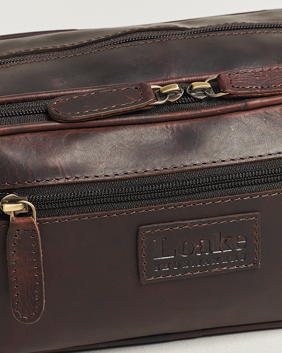 Homme | Loake 1880 Dartmouth Leather Washbag Dark Brown | Loake 1880 | Dartmouth Leather Washbag Dark Brown