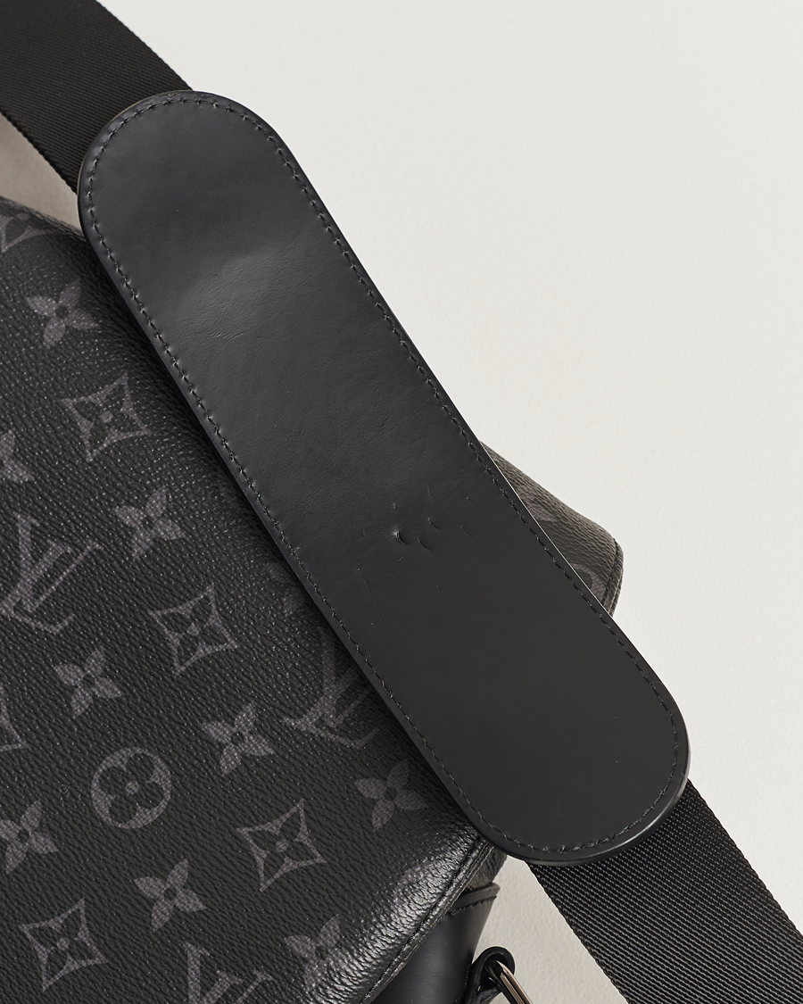 Homme | Louis Vuitton Pre-Owned Messenger Voyager MM Bag Monogram Eclipse | Louis Vuitton Pre-Owned | Messenger Voyager MM Bag Monogram Eclipse