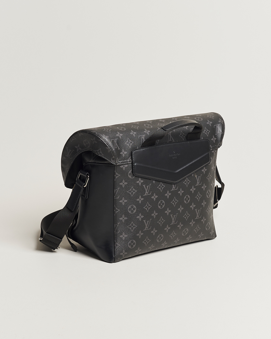 Homme | Louis Vuitton Pre-Owned Messenger Voyager MM Bag Monogram Eclipse | Louis Vuitton Pre-Owned | Messenger Voyager MM Bag Monogram Eclipse
