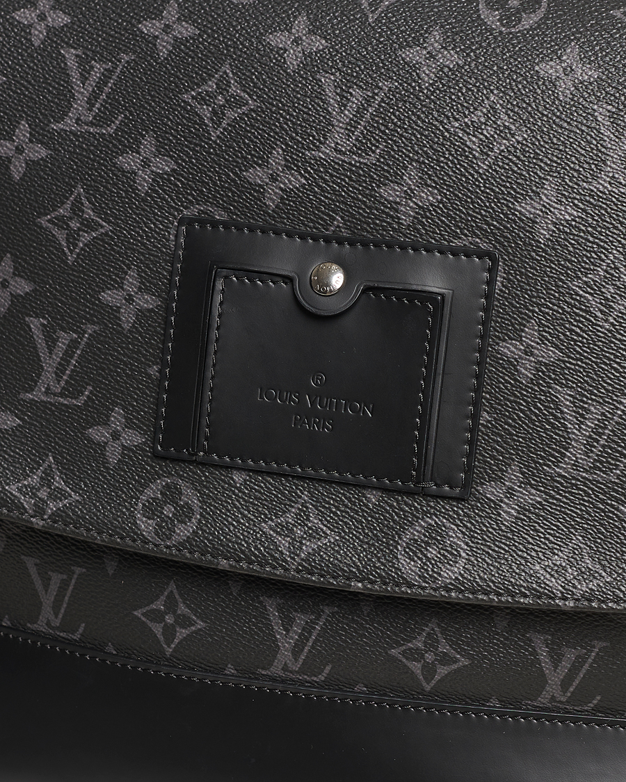 Homme | Louis Vuitton Pre-Owned Messenger Voyager MM Bag Monogram Eclipse | Louis Vuitton Pre-Owned | Messenger Voyager MM Bag Monogram Eclipse