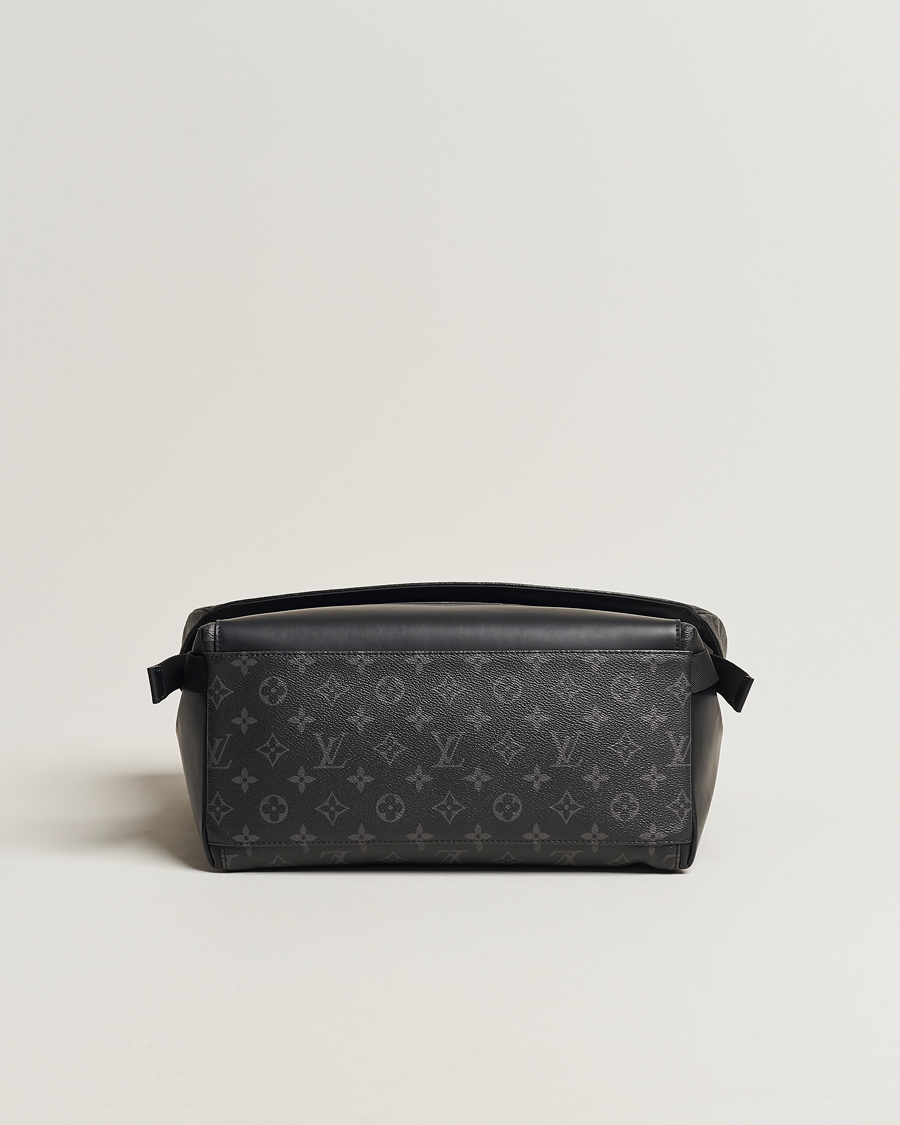 Homme | Louis Vuitton Pre-Owned Messenger Voyager MM Bag Monogram Eclipse | Louis Vuitton Pre-Owned | Messenger Voyager MM Bag Monogram Eclipse