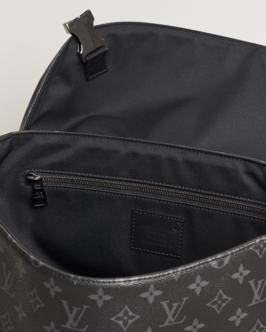 Homme | Louis Vuitton Pre-Owned Messenger Voyager MM Bag Monogram Eclipse | Louis Vuitton Pre-Owned | Messenger Voyager MM Bag Monogram Eclipse