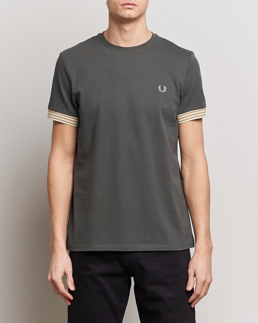 Homme |  | Fred Perry | Striped Cuff Crew Neck T-Shirt Field Green