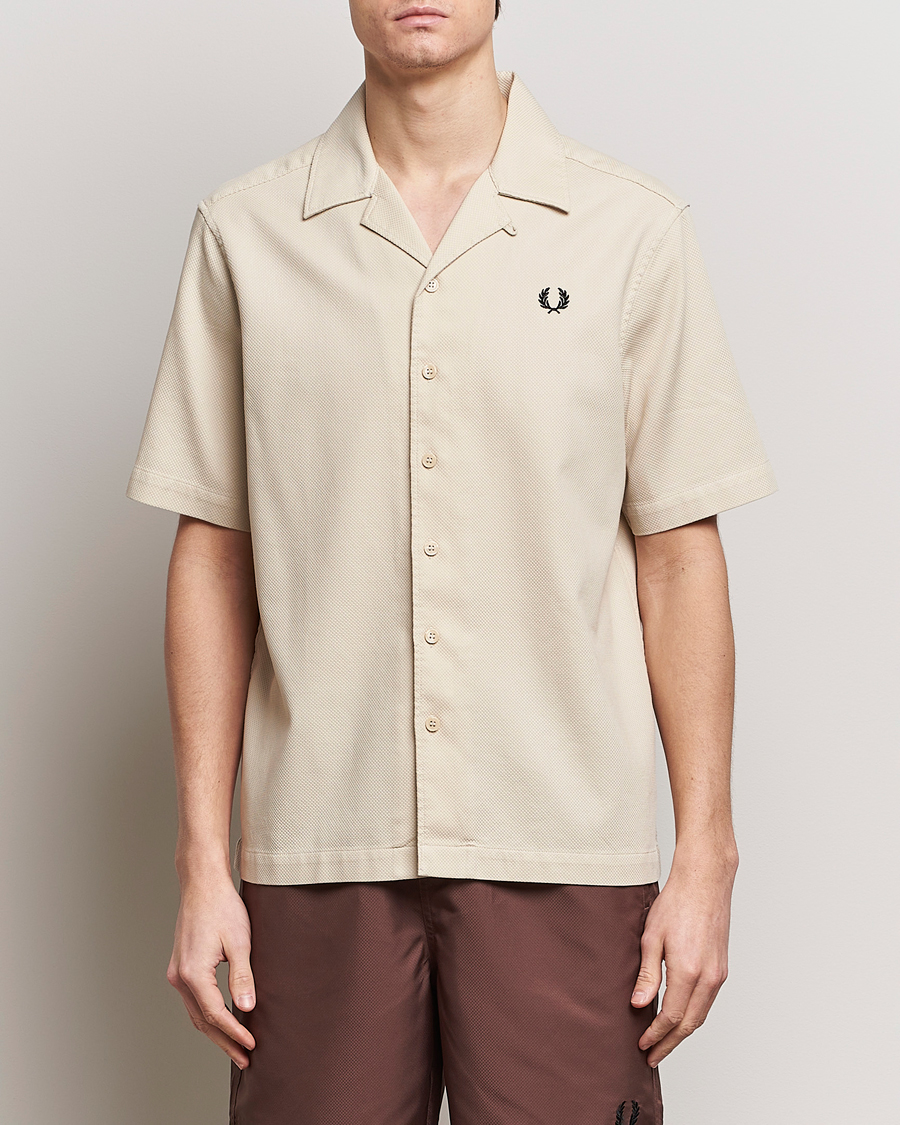 Homme |  | Fred Perry | Pique Textured Short Sleeve Shirt Oatmeal