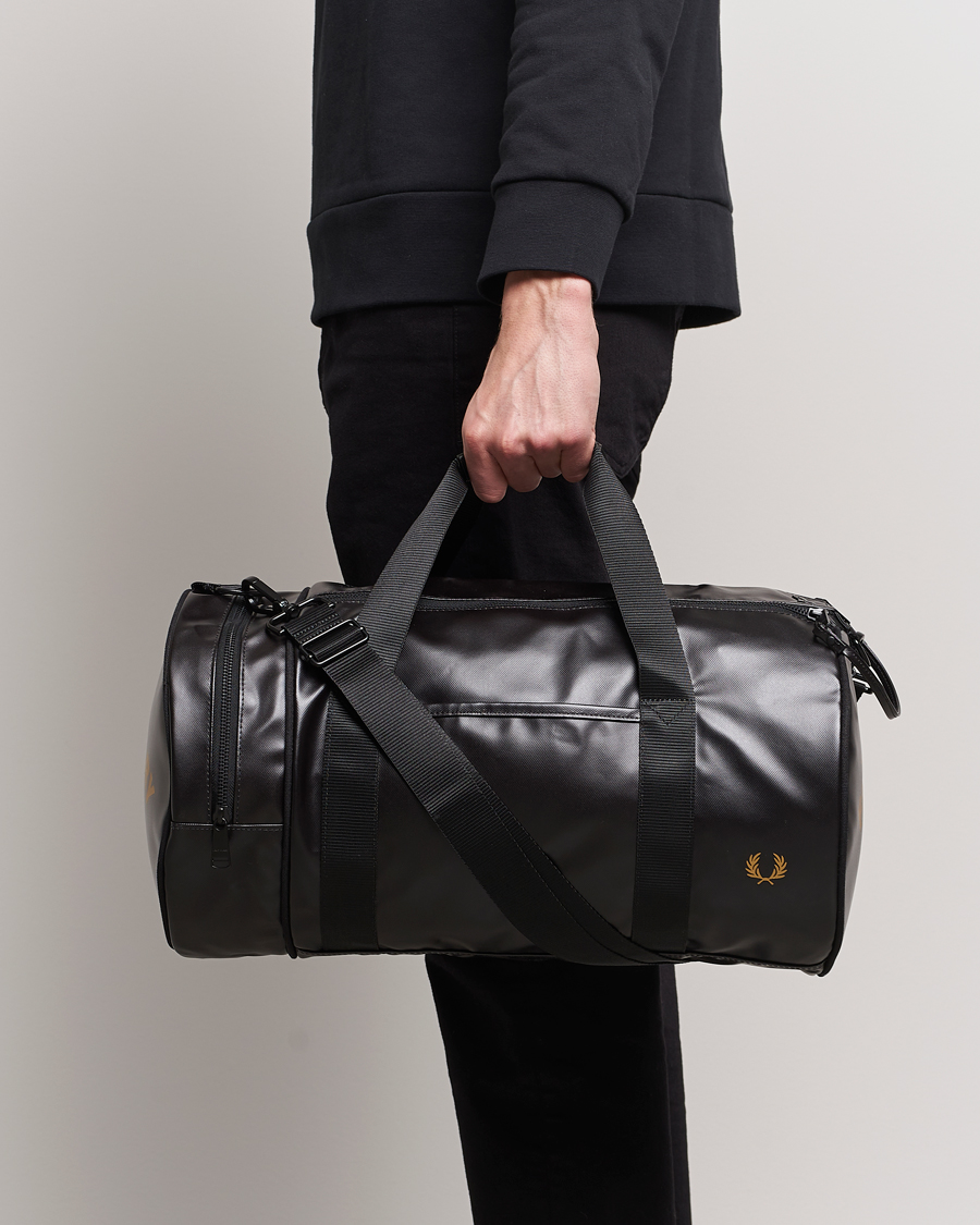 Homme | Sacs | Fred Perry | Tonal Classic Barrel Bag Black/Gold