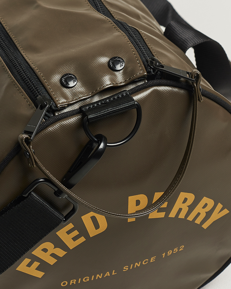 Homme | Fred Perry Tonal Classic Barrel Bag Uniform Green | Fred Perry | Tonal Classic Barrel Bag Uniform Green