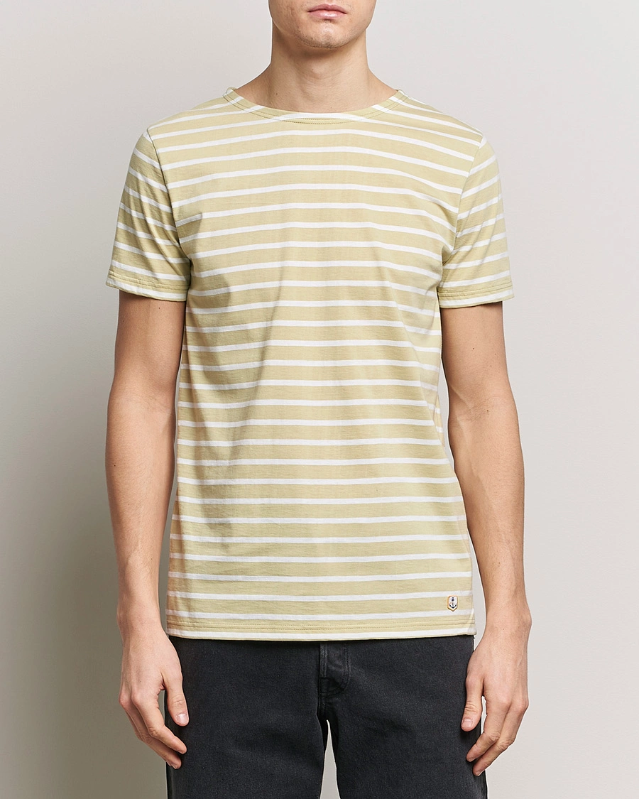 Homme | Stylesegment Casual Classics | Armor-lux | Hoëdic Boatneck Héritage Stripe T-shirt Pale Olive/Milk