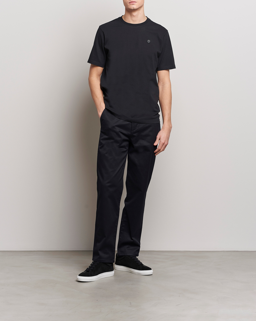 Homme | T-shirts | KnowledgeCotton Apparel | Loke Badge T-Shirt Jet Black