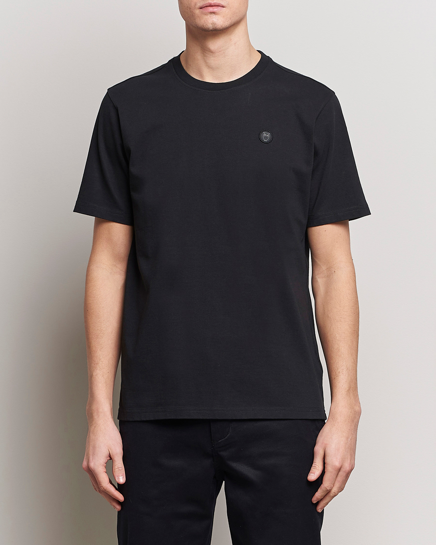 Homme | T-shirts | KnowledgeCotton Apparel | Loke Badge T-Shirt Jet Black