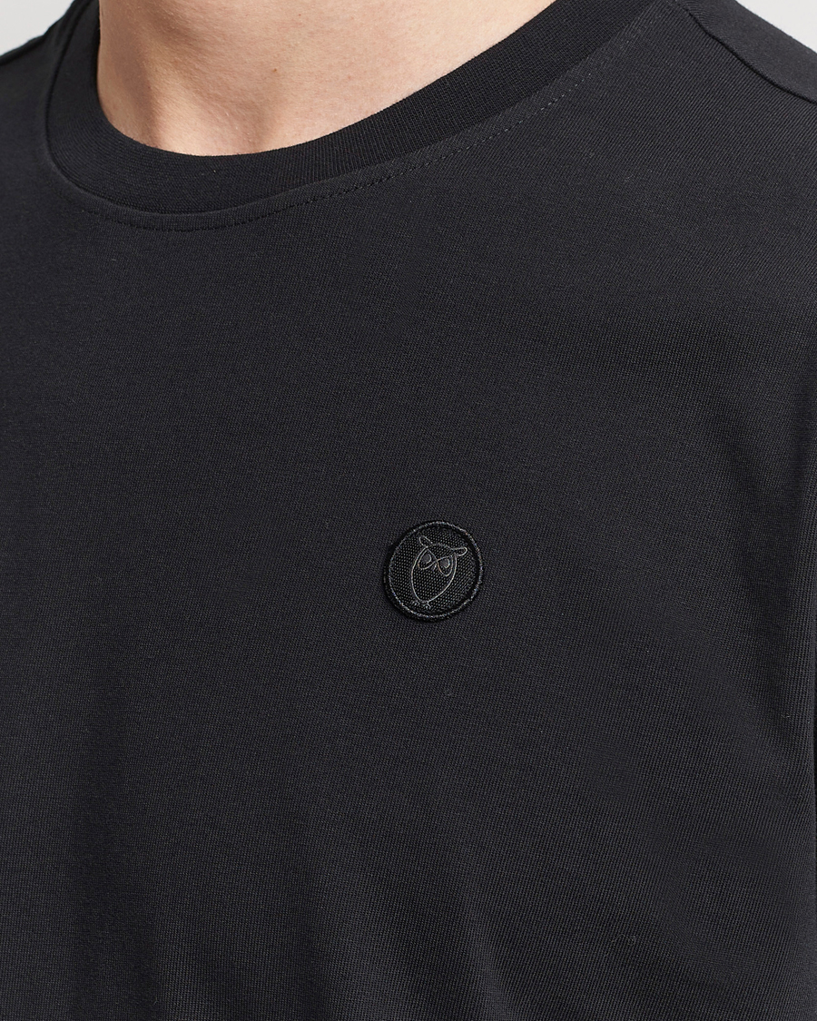 Homme | T-shirts | KnowledgeCotton Apparel | Loke Badge T-Shirt Jet Black