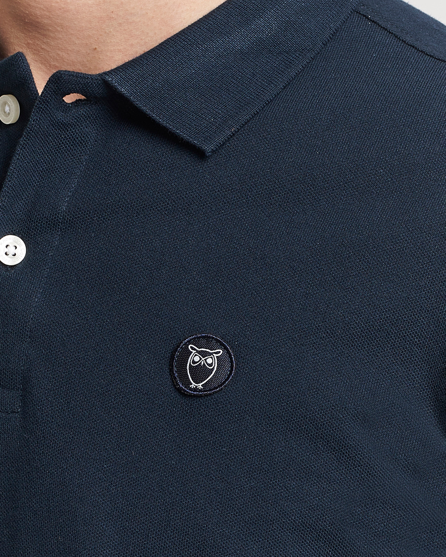 Homme | Polos | KnowledgeCotton Apparel | Toke Badge Polo Total Eclipse