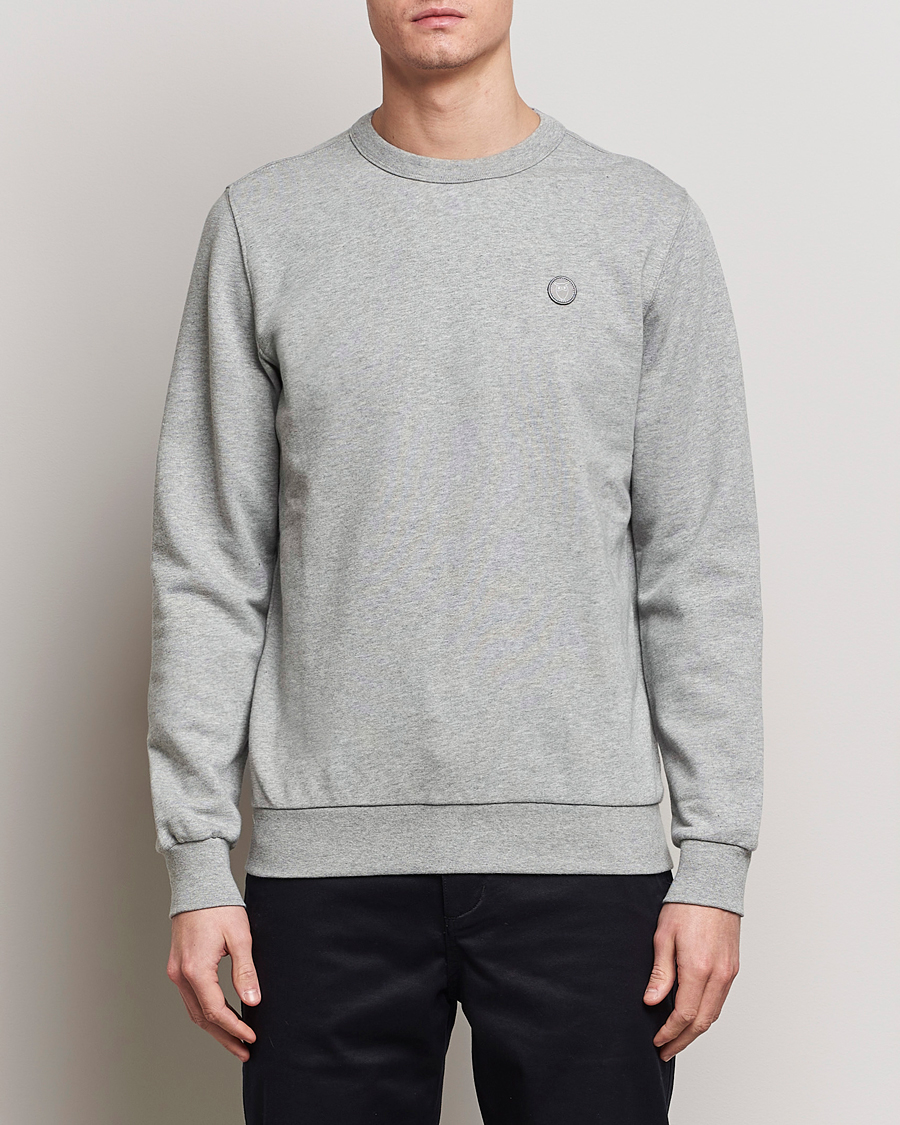 Homme | Sweat-shirts Gris | KnowledgeCotton Apparel | Erik Badge Sweatshirt Grey Melange