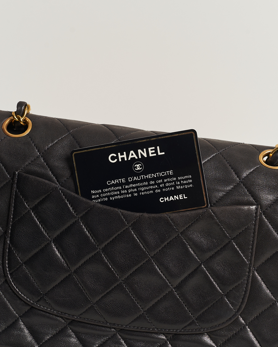 Homme | Chanel Pre-Owned Classic Medium Flap Bag Calf Leather Black  | Chanel Pre-Owned | Classic Medium Flap Bag Calf Leather Black 