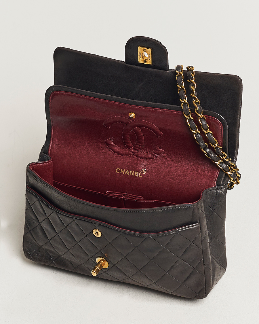 Homme | Chanel Pre-Owned Classic Medium Flap Bag Calf Leather Black  | Chanel Pre-Owned | Classic Medium Flap Bag Calf Leather Black 