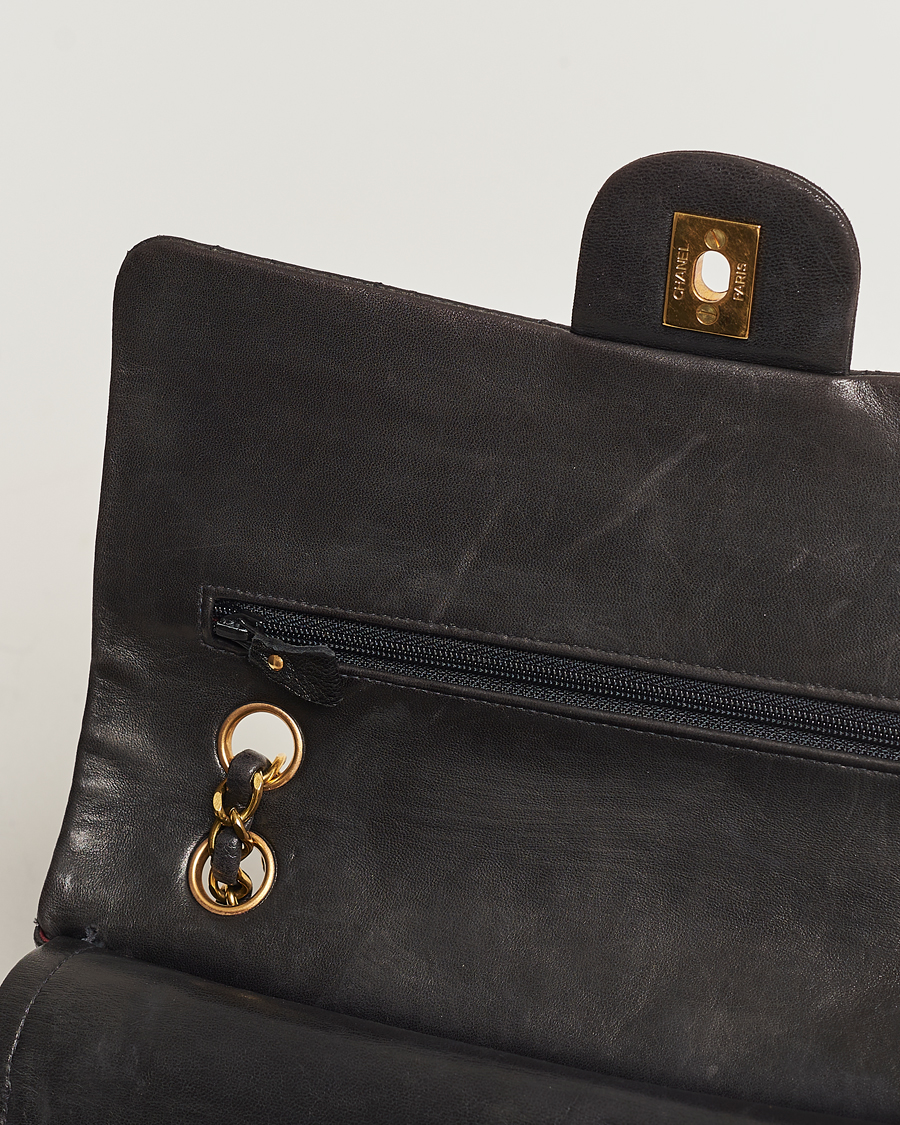 Homme | Chanel Pre-Owned Classic Medium Flap Bag Calf Leather Black  | Chanel Pre-Owned | Classic Medium Flap Bag Calf Leather Black 