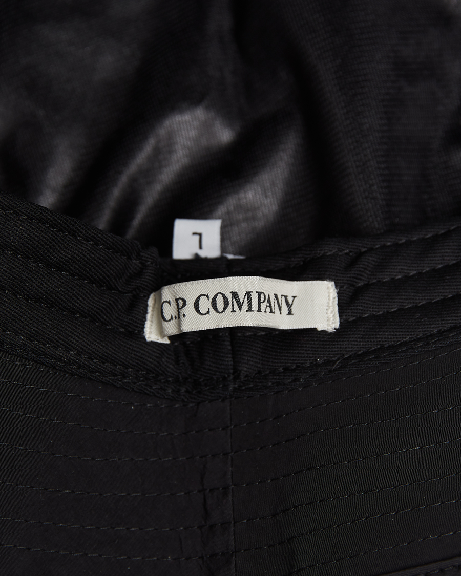 Homme | C.P. Company Chrome R Bucket Hat Black | C.P. Company | Chrome R Bucket Hat Black