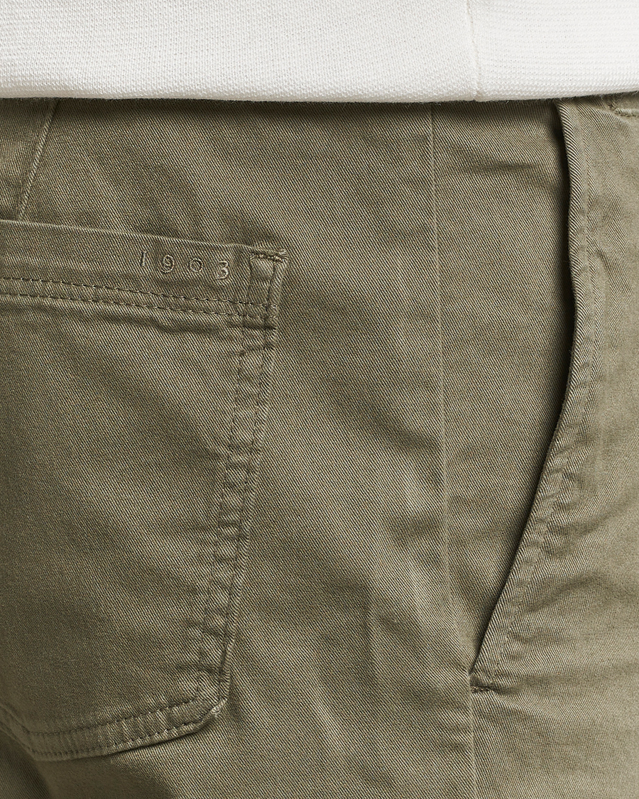 Homme | Shorts | Tiger of Sweden | Caid Cotton Chino Shorts Dusty Green
