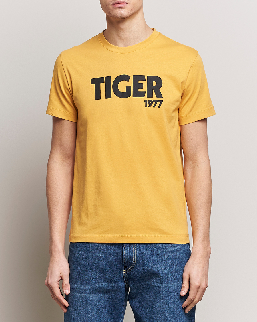 Homme | T-shirts À Manches Courtes | Tiger of Sweden | Dillan Crew Neck T-Shirt Yellow