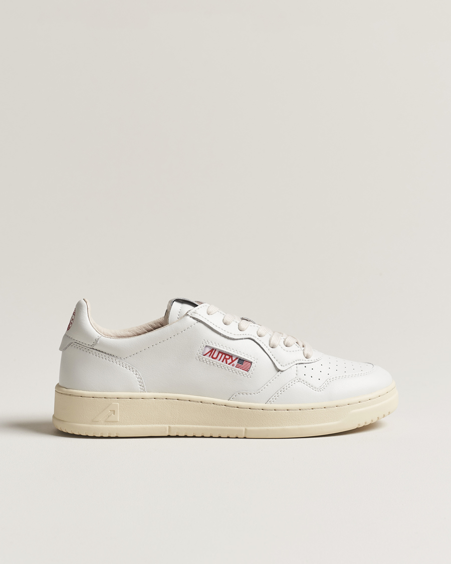 Homme | Autry Medalist Low Leather Sneaker White/Red | Autry | Medalist Low Leather Sneaker White/Red