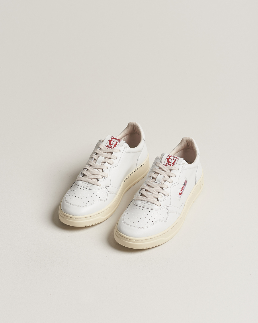 Homme | Autry Medalist Low Leather Sneaker White/Red | Autry | Medalist Low Leather Sneaker White/Red