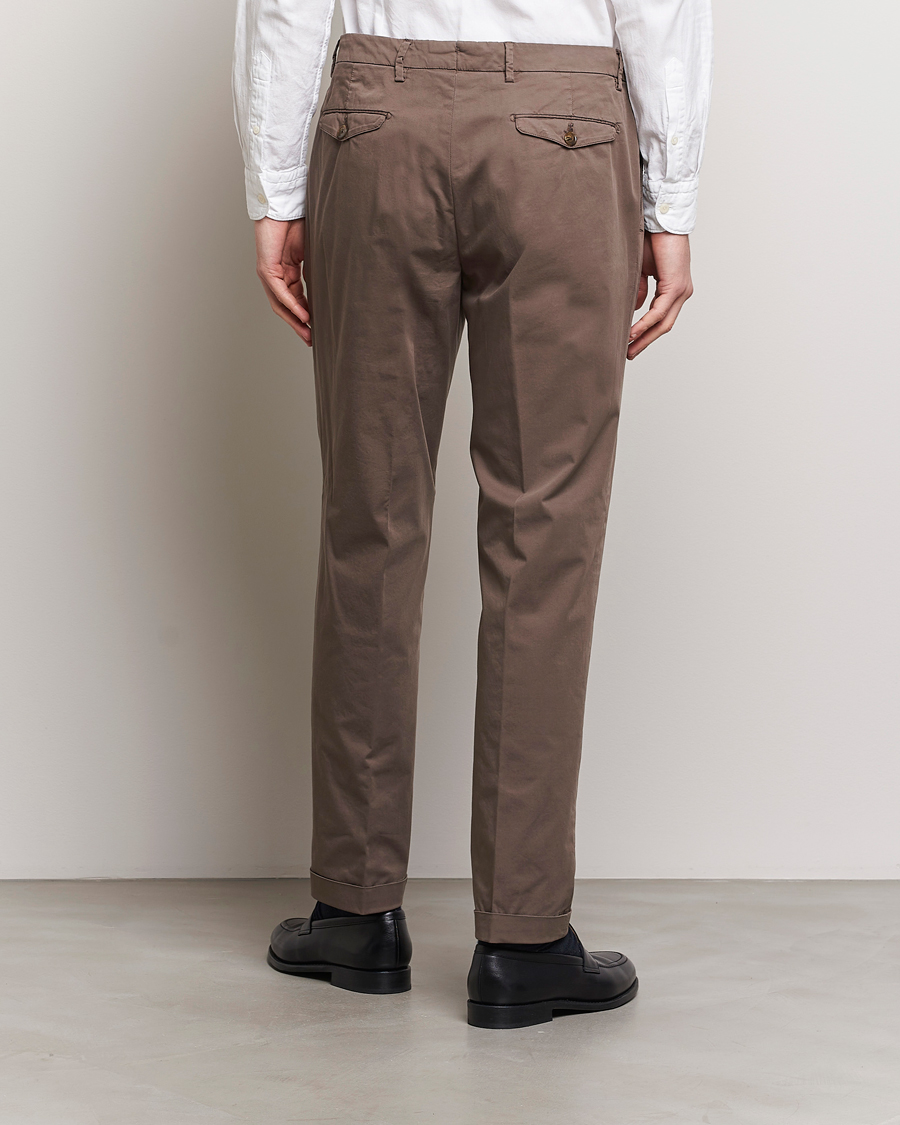 Homme | Pantalons | Briglia 1949 | Easy Fit Pleated Cotton Stretch Chino Brown
