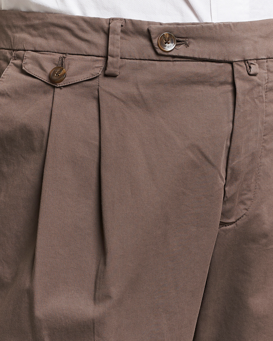 Homme | Pantalons | Briglia 1949 | Easy Fit Pleated Cotton Stretch Chino Brown