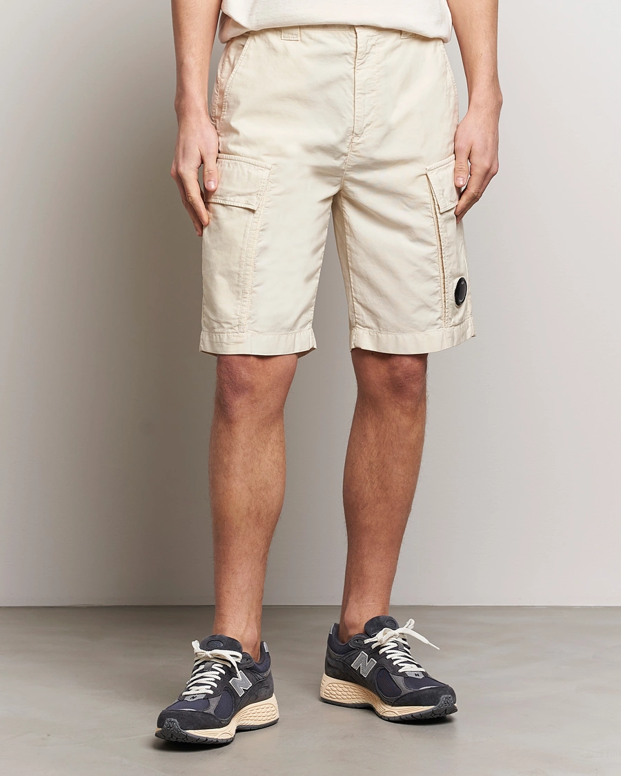 Homme |  | C.P. Company | Ottoman Garment Dyed Cotton Cargo Shorts Off White