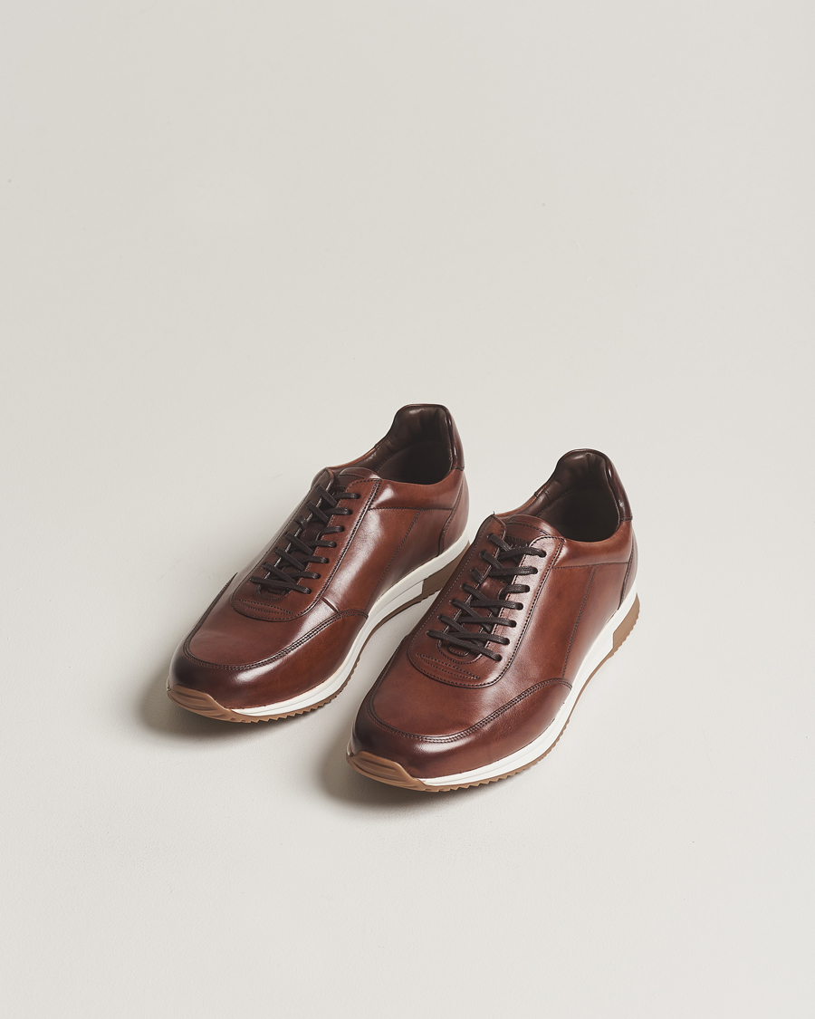 Homme | Baskets | Loake Shoemakers | Bannister Leather Running Sneaker Cedar