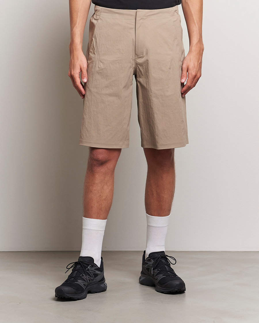 Homme | Shorts | Arc'teryx Veilance | Spere Lightweight Water Repellent Shorts Soil