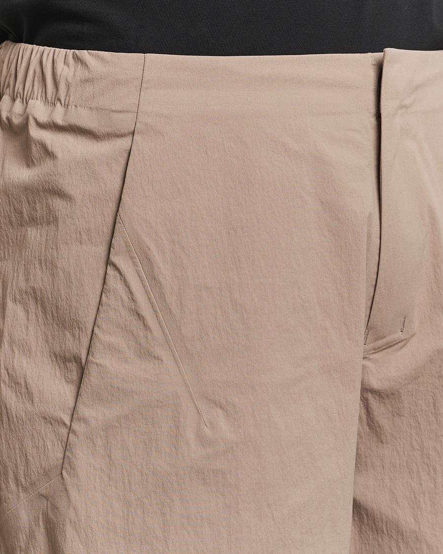 Homme | Shorts | Arc'teryx Veilance | Spere Lightweight Water Repellent Shorts Soil