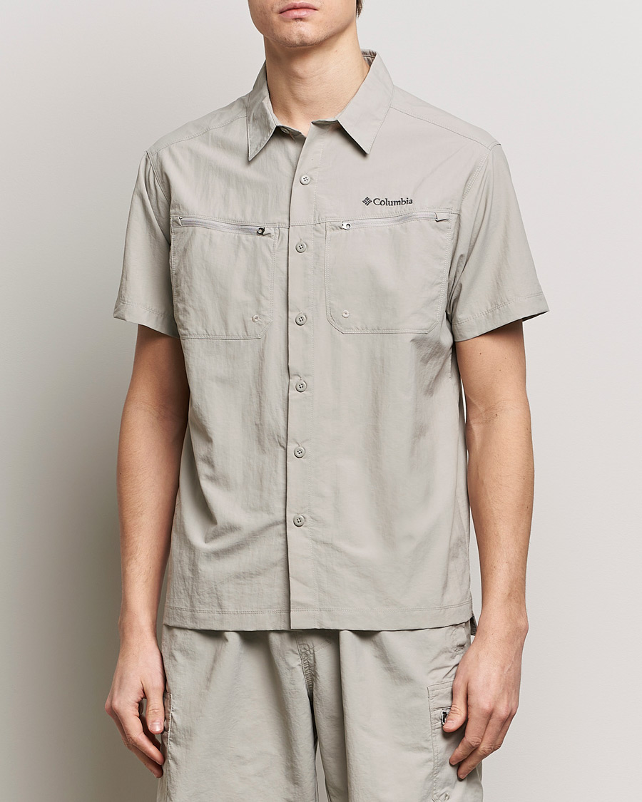Homme |  | Columbia | Mountaindale Short Sleeve Outdoor Shirt Flint Grey