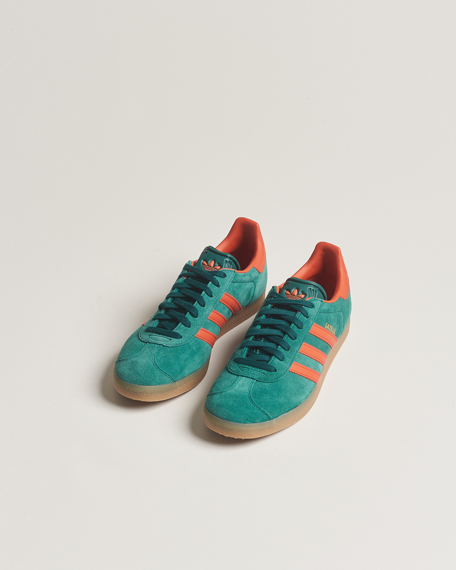 Homme | Chaussures En Daim | adidas Originals | Gazelle Sneaker Green/Red