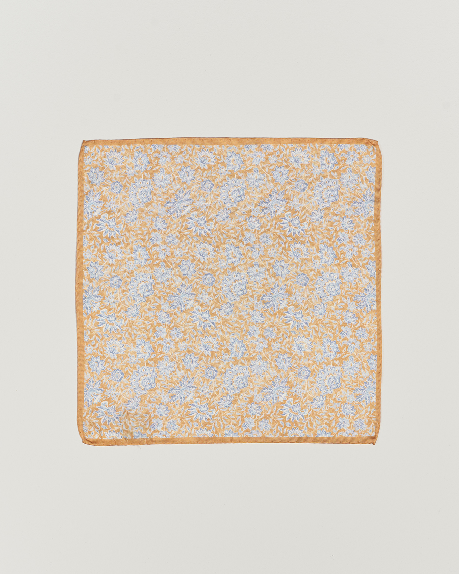 Homme | Amanda Christensen Silk Oxford Printed Flower Pocket Square Yellow | Amanda Christensen | Silk Oxford Printed Flower Pocket Square Yellow