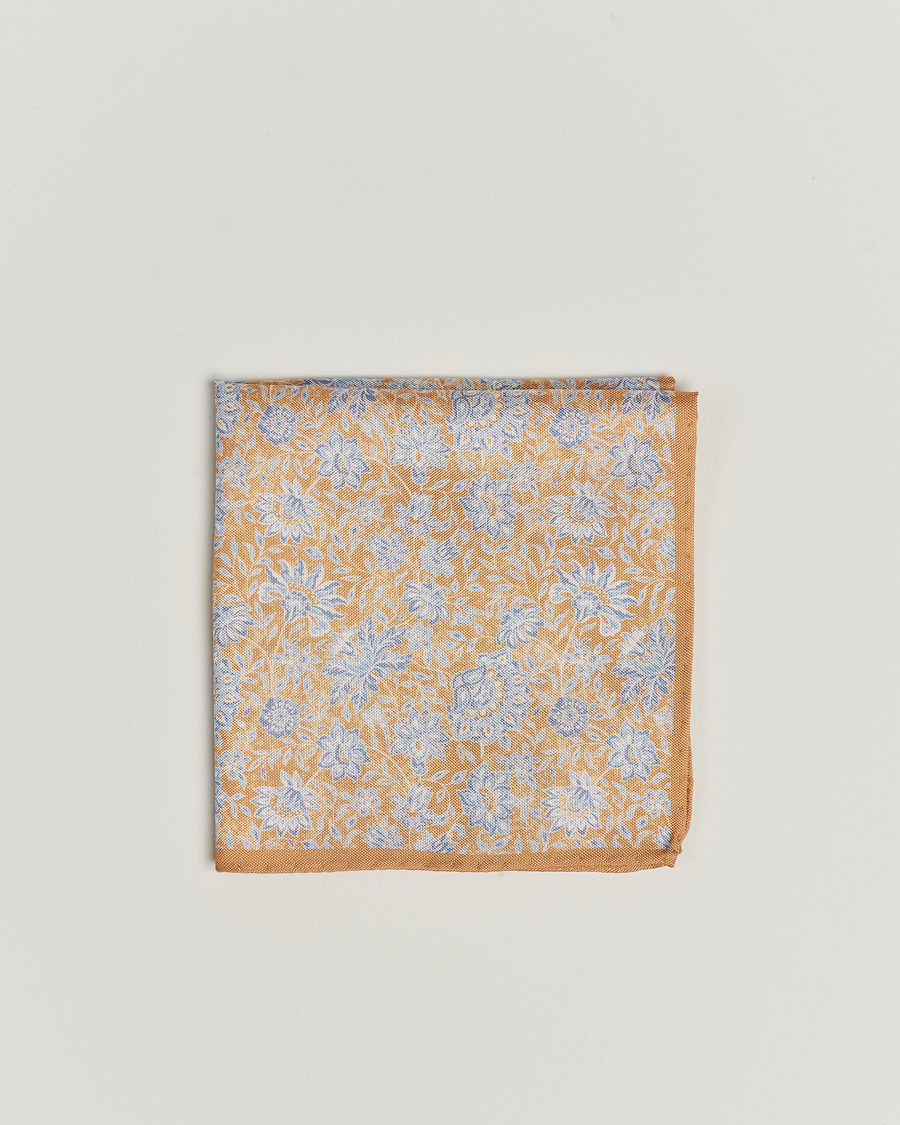 Homme | Amanda Christensen Silk Oxford Printed Flower Pocket Square Yellow | Amanda Christensen | Silk Oxford Printed Flower Pocket Square Yellow