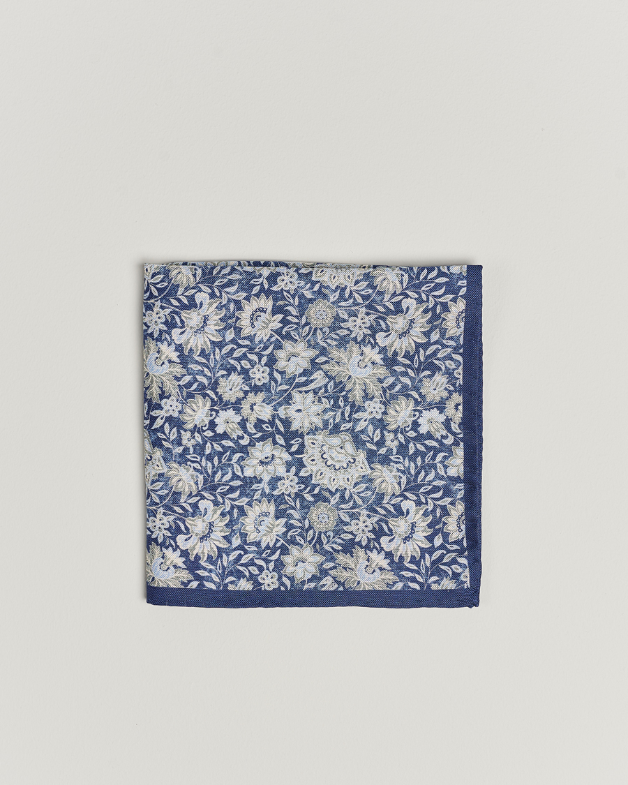 Homme | Amanda Christensen Silk Oxford Printed Flower Pocket Square Navy | Amanda Christensen | Silk Oxford Printed Flower Pocket Square Navy