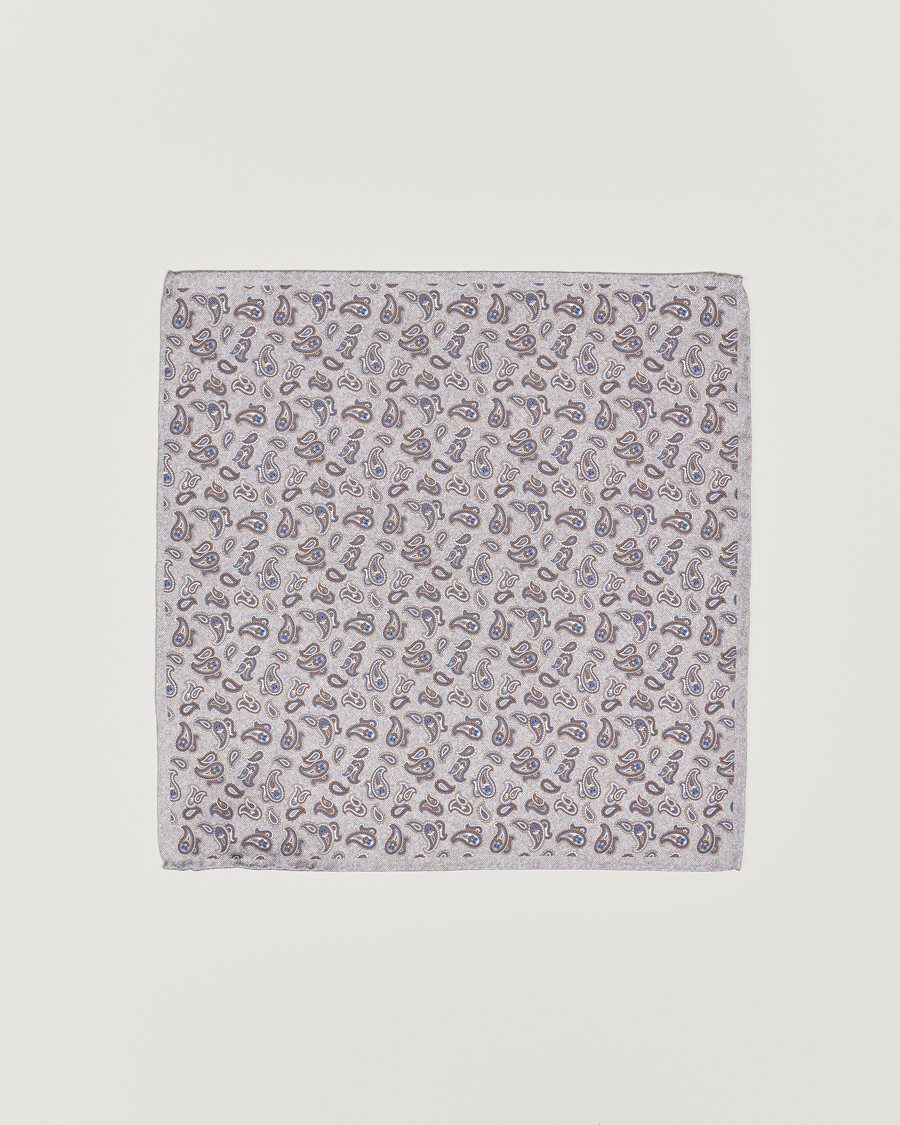 Homme | Amanda Christensen Silk Oxford Printed Paisley Pocket Square Light Grey | Amanda Christensen | Silk Oxford Printed Paisley Pocket Square Light Grey