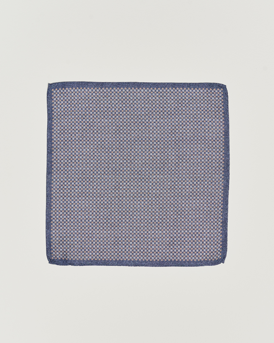 Homme | Amanda Christensen Silk Oxford Printed Flower Pocket Square Navy | Amanda Christensen | Silk Oxford Printed Flower Pocket Square Navy