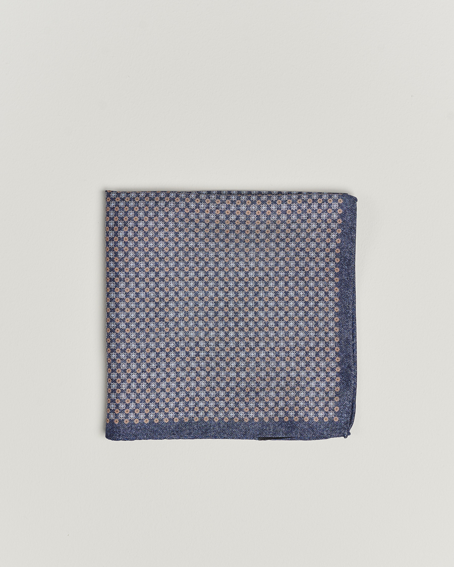 Homme | Amanda Christensen Silk Oxford Printed Flower Pocket Square Navy | Amanda Christensen | Silk Oxford Printed Flower Pocket Square Navy
