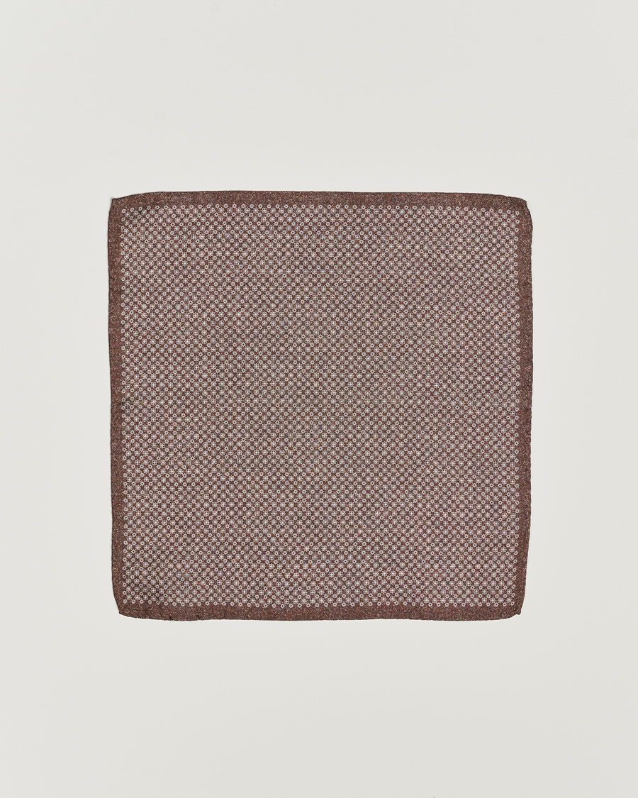 Homme | Amanda Christensen Silk Oxford Printed Flower Pocket Square Dark Brown | Amanda Christensen | Silk Oxford Printed Flower Pocket Square Dark Brown