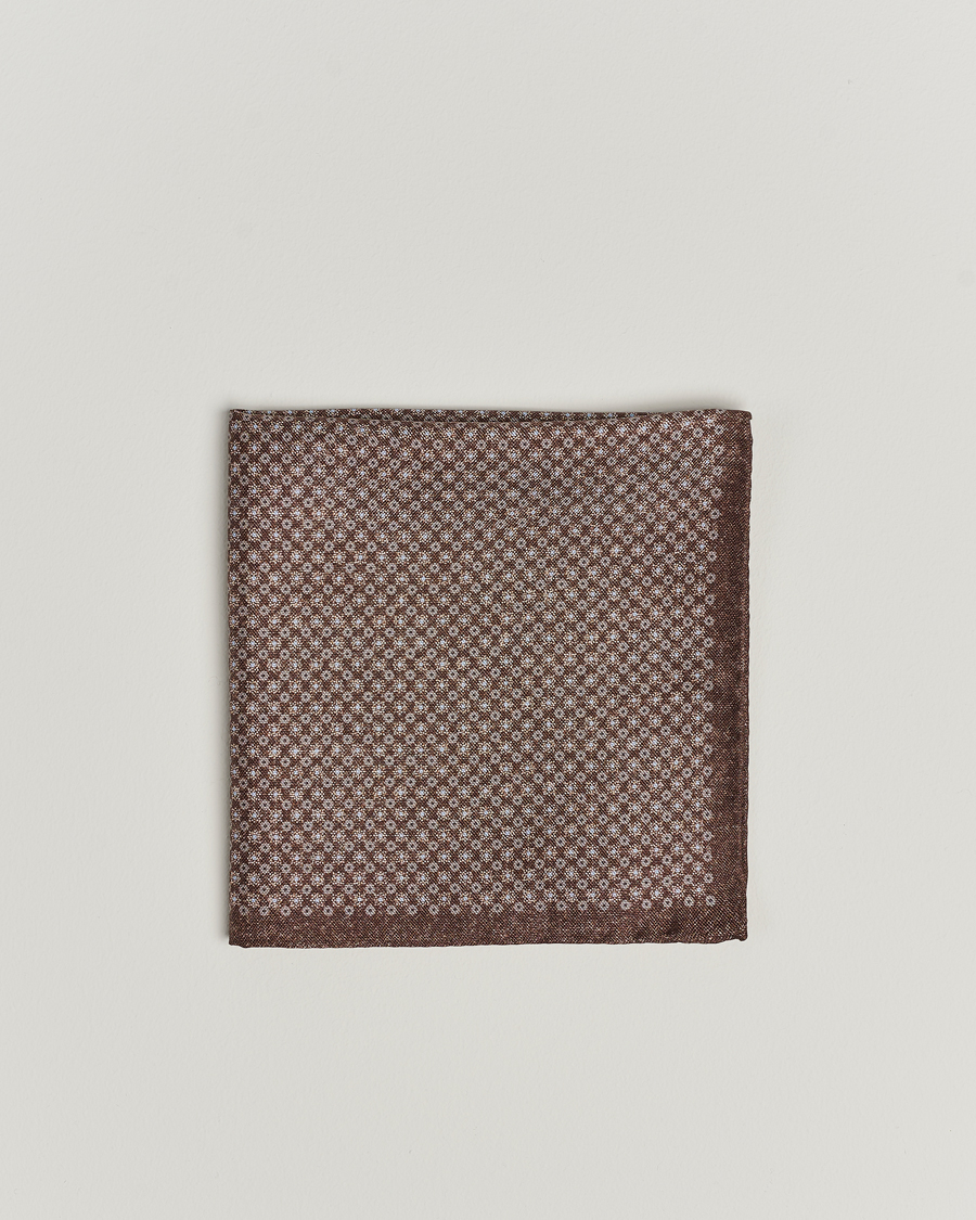 Homme | Amanda Christensen Silk Oxford Printed Flower Pocket Square Dark Brown | Amanda Christensen | Silk Oxford Printed Flower Pocket Square Dark Brown