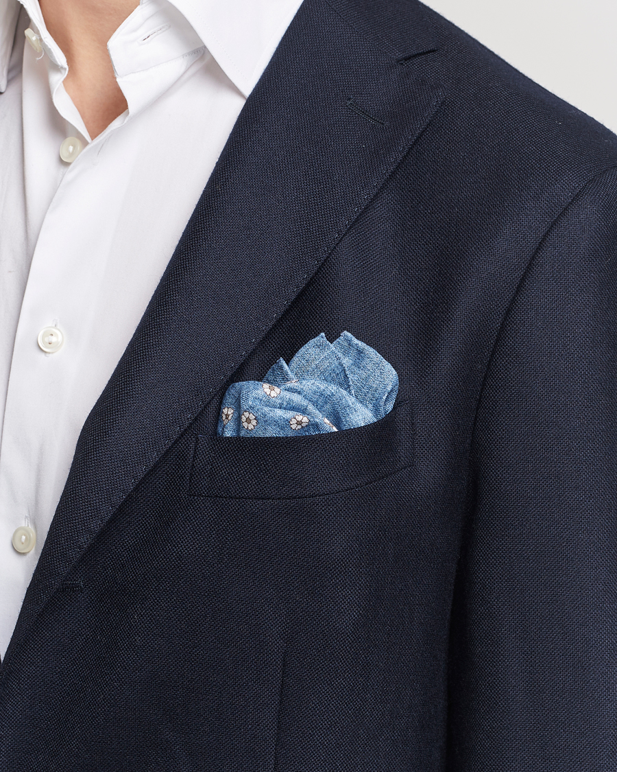 Homme | Amanda Christensen Linen Printed Flower Pocket Square Blue | Amanda Christensen | Linen Printed Flower Pocket Square Blue