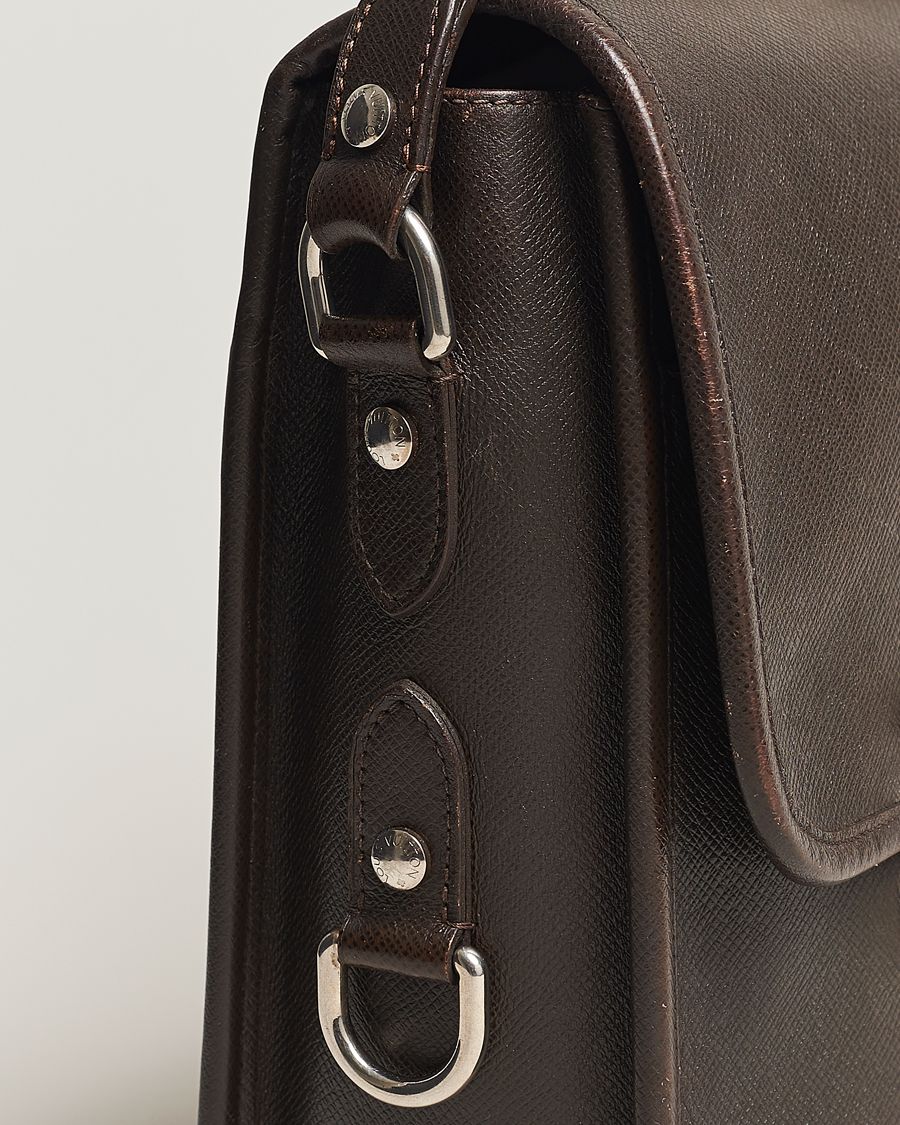 Homme | Louis Vuitton Pre-Owned Alexei Leather Messenger Bag Leather Brown | Louis Vuitton Pre-Owned | Alexei Leather Messenger Bag Leather Brown