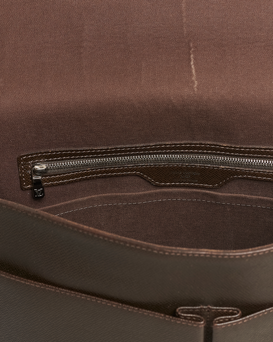 Homme | Louis Vuitton Pre-Owned Alexei Leather Messenger Bag Leather Brown | Louis Vuitton Pre-Owned | Alexei Leather Messenger Bag Leather Brown