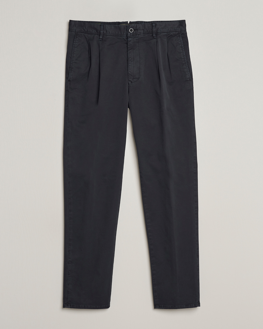 Homme | Pantalons | Incotex | Tapered Fit Pleated Slacks Black